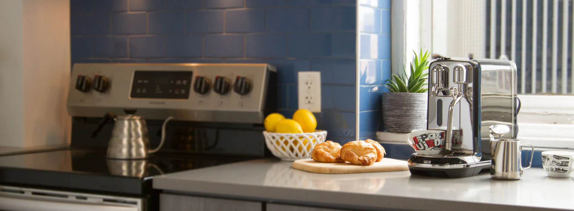 Breville Creatista in Salted Liquorice - Image 2