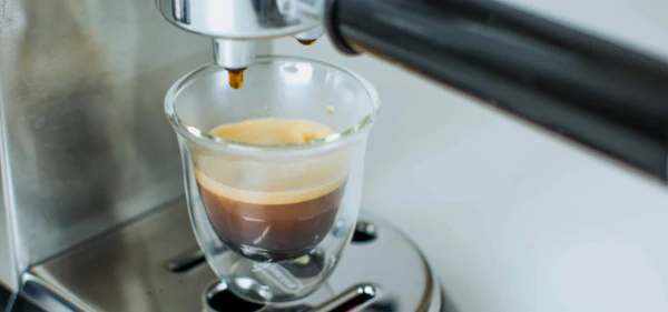 DeLonghi EC685R Dedica DeLuxe Pump Espresso Machine - Red - Image 9