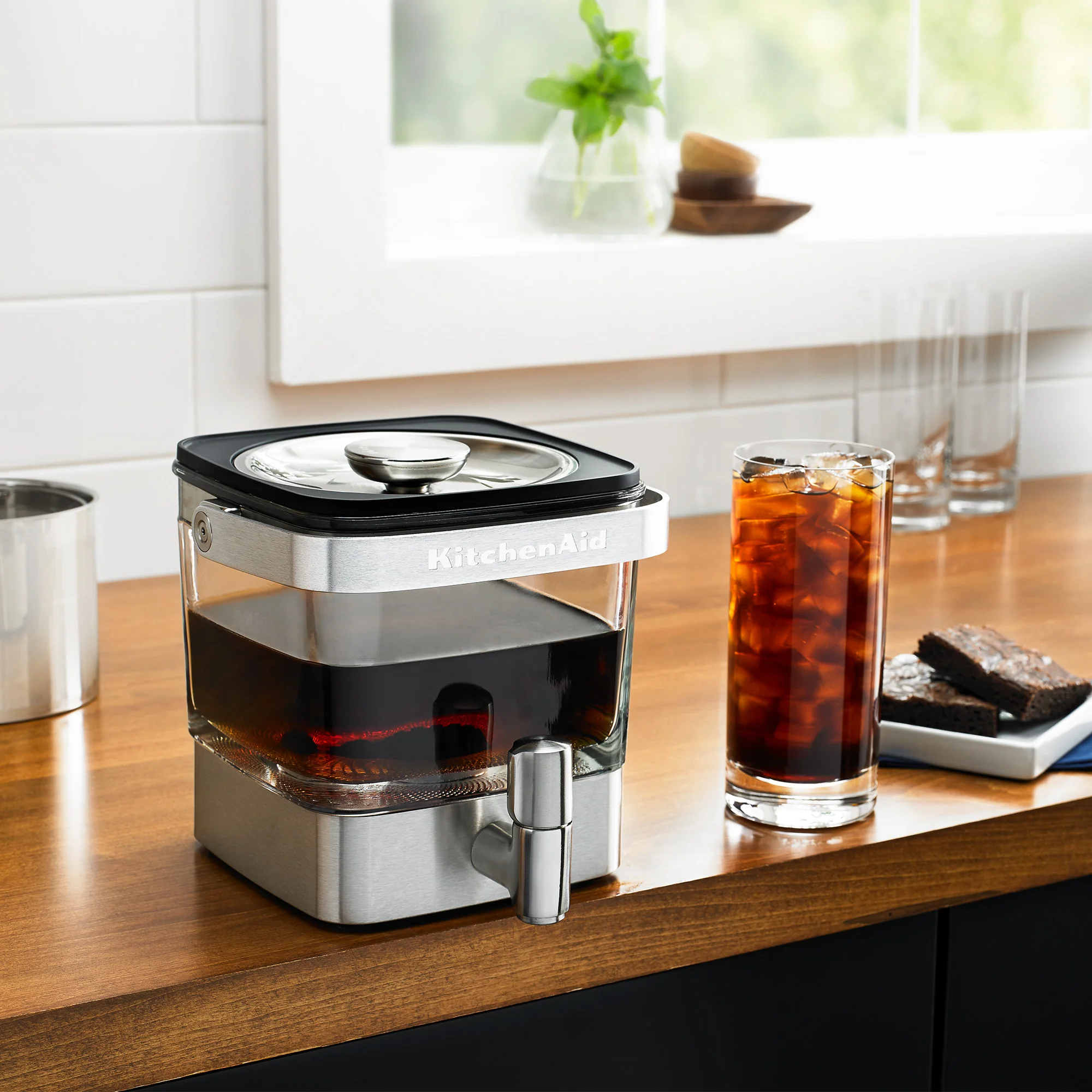 KitchenAid® Cold Brew Coffee Maker - 14 Cup - Image 7