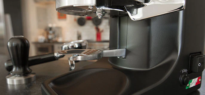 Quamar M80 Dosing Espresso Grinder with Timer in Black - Image 4